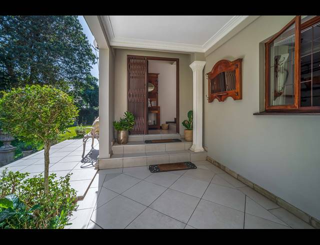 6 BEDROOM FREEHOLD FOR SALE IN COWIES HILL